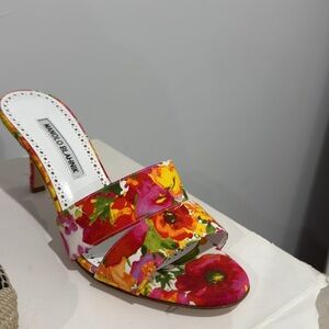 - New MANOLO SIZE 38.5 SPRING NWB